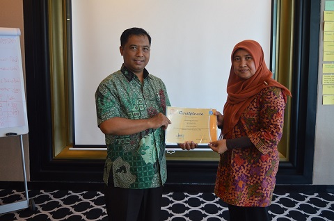 penyeerahan sertifikat